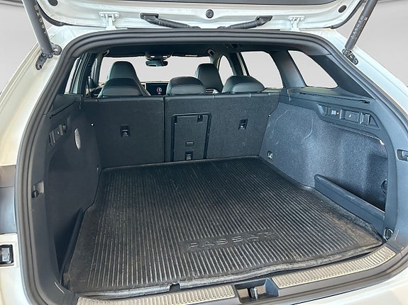 Volkswagen Passat 4 of 19