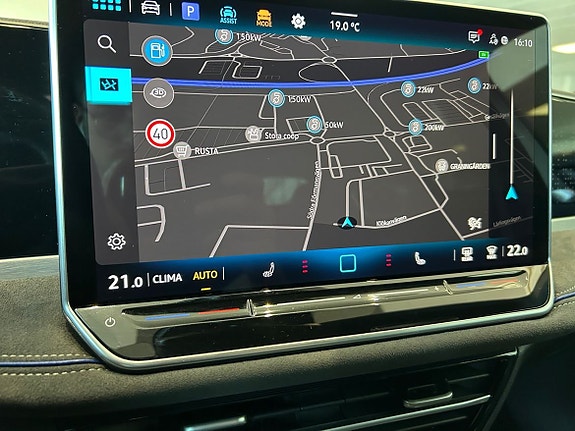 Volkswagen Passat 17 of 19