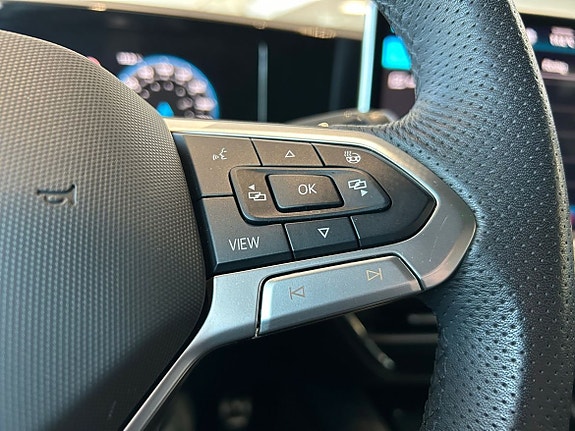 Volkswagen Passat 16 of 19