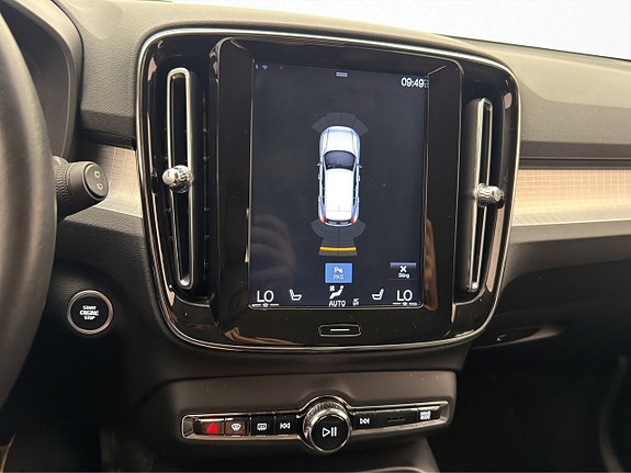 Volvo XC40 15 of 30