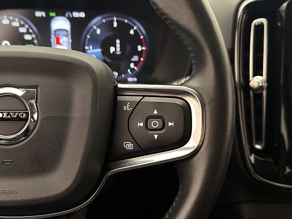Volvo XC40 13 of 30