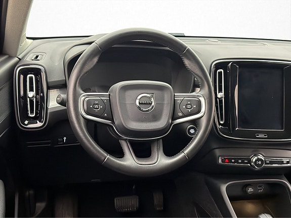 Volvo XC40 11 of 30