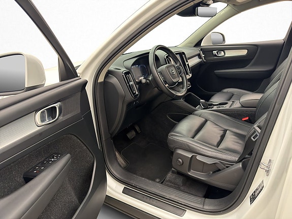 Volvo XC40 10 of 30