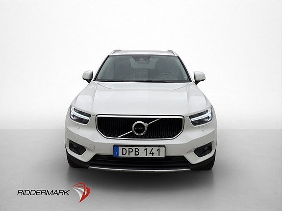 Volvo XC40 2 of 5