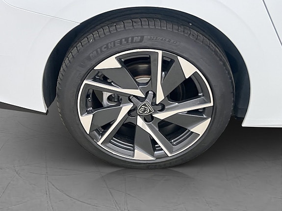 Peugeot 308 SW 23 of 26