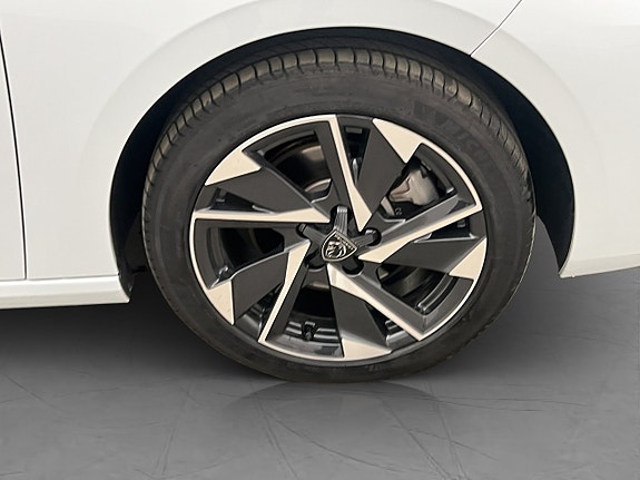 Peugeot 308 SW 24 of 26