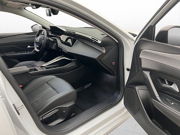 Peugeot 308 SW 26 of 26