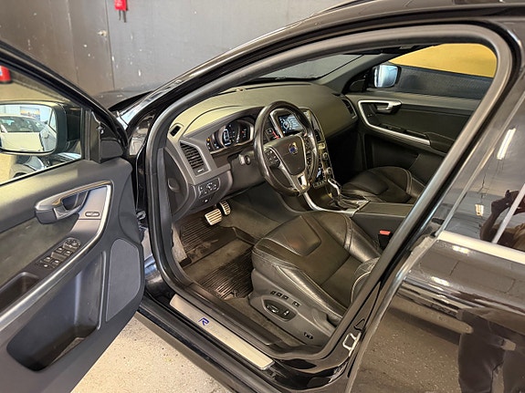 Volvo XC60 11 of 24