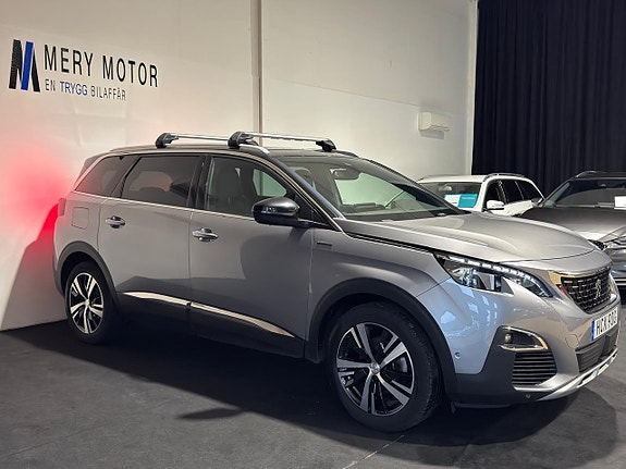 Peugeot 5008 2 of 5