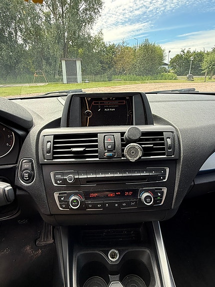 BMW 118d 9 of 13