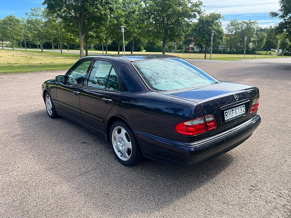 Mercedes-Benz E240 4 of 5