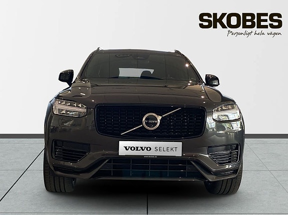 Volvo XC90 2 of 5