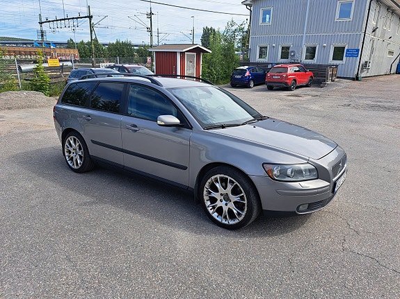 Volvo V50 2 of 5