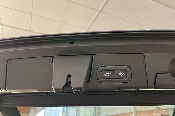 Volvo XC60 14 of 24