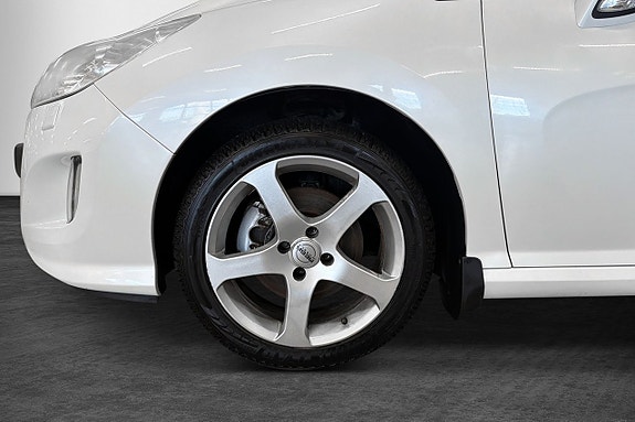 Peugeot 308 2 of 5