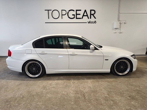 BMW 320d 4 of 5