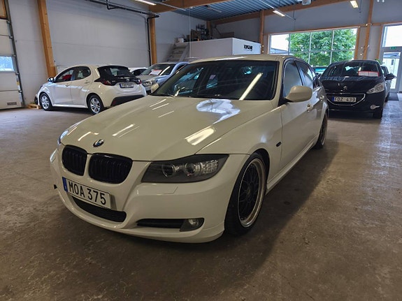 BMW 320d 3 of 5