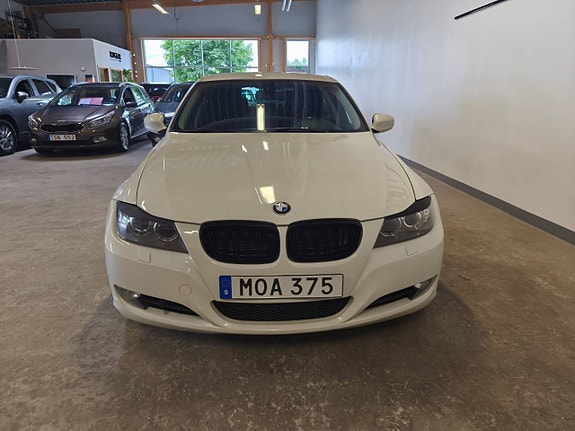BMW 320d 2 of 5