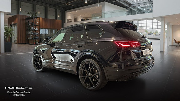Volkswagen Touareg 2 of 5
