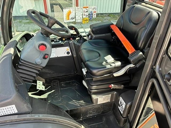 Ausa T 235 H 9 of 11