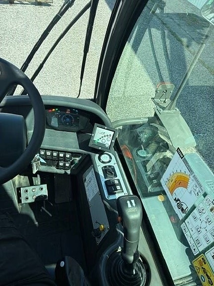 Ausa T 235 H 10 of 11