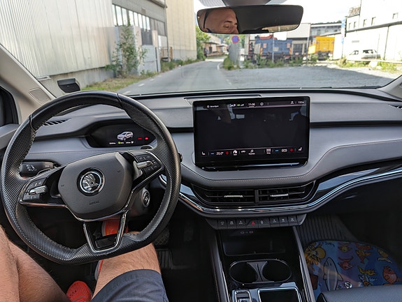 Skoda Enyaq 2 of 5