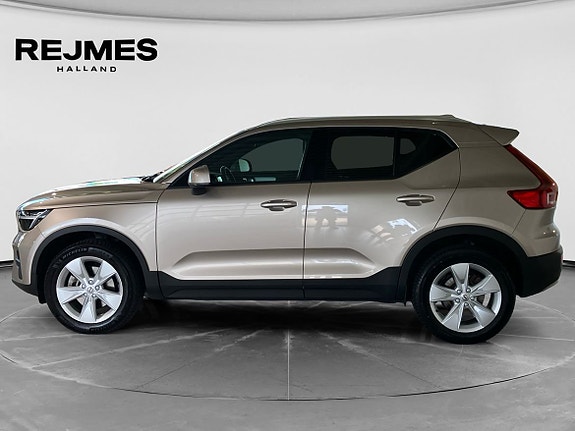 Volvo XC40 3 of 5