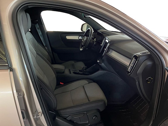 Volvo XC40 5 of 5