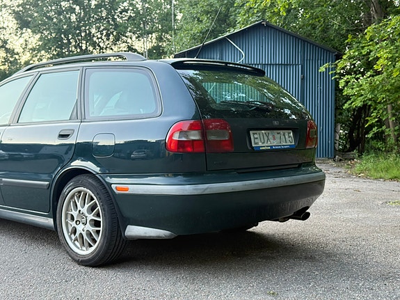 Volvo V40 4 of 5