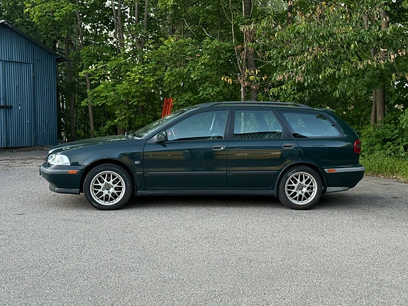 Volvo V40 3 of 5
