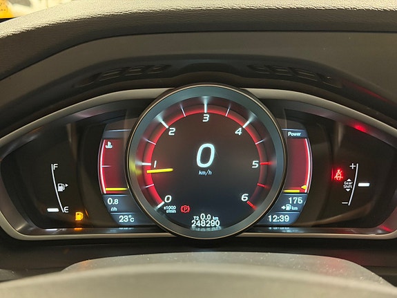 Volvo V40 Cross Country 12 of 15