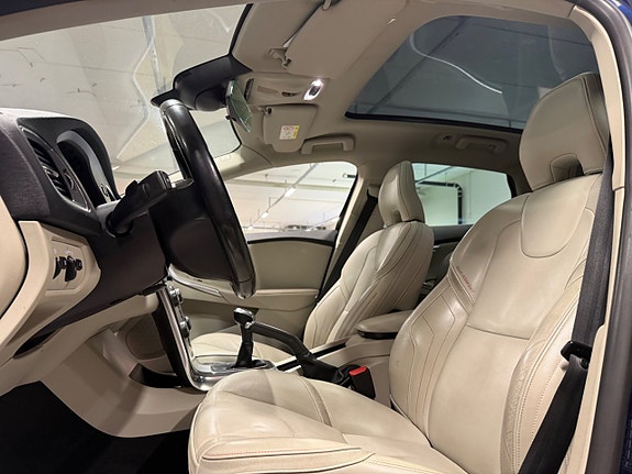 Volvo V40 Cross Country 9 of 15