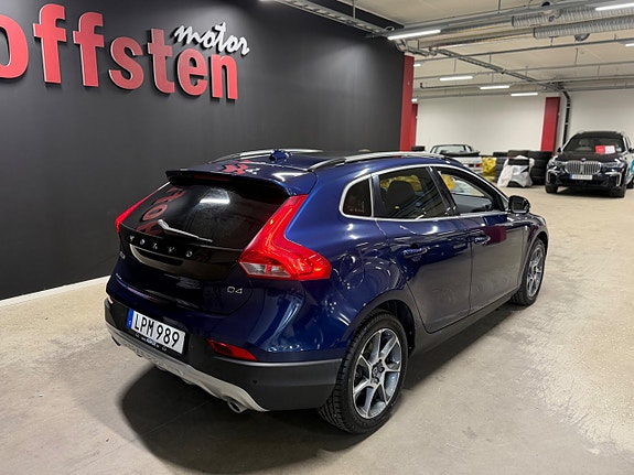 Volvo V40 Cross Country 3 of 5