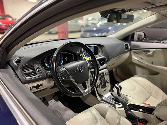 Volvo V40 Cross Country 11 of 15