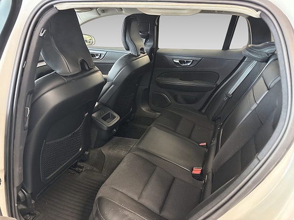Volvo V60 Cross Country 6 of 6