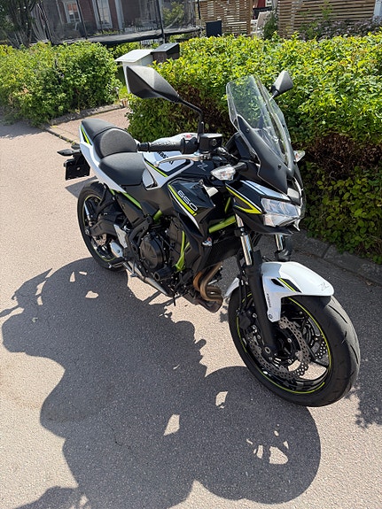 Kawasaki Ninja Z650 3 of 4
