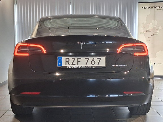 Tesla Model 3 13 of 13