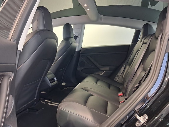 Tesla Model 3 9 of 13