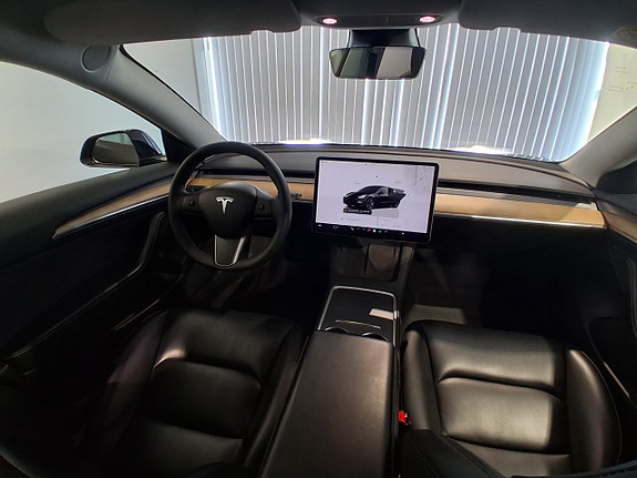 Tesla Model 3 7 of 13