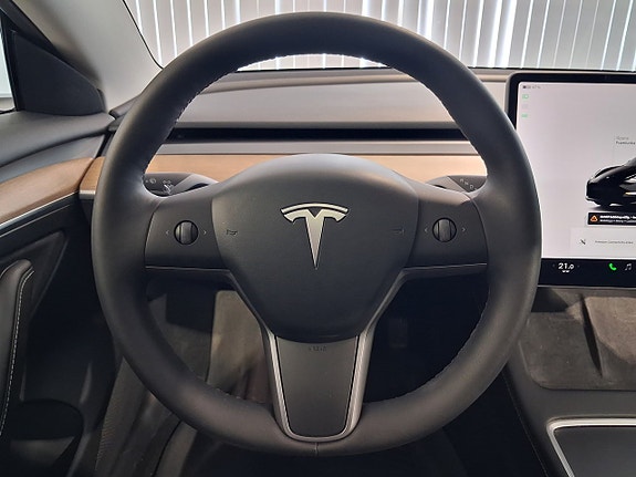 Tesla Model 3 8 of 13