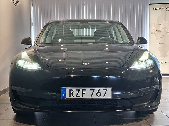 Tesla Model 3 2 of 5