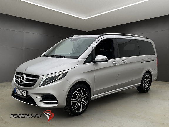 Mercedes-Benz V220 3 of 5