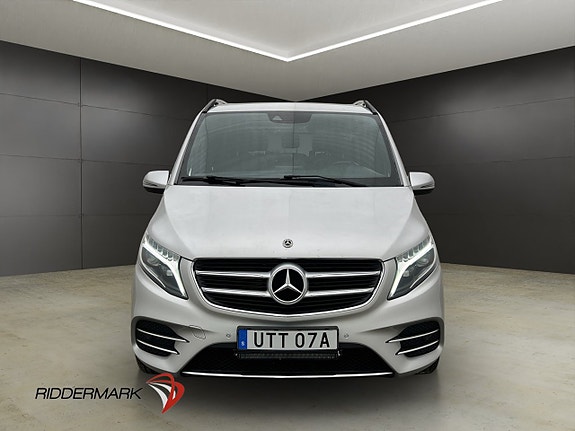 Mercedes-Benz V220 5 of 5