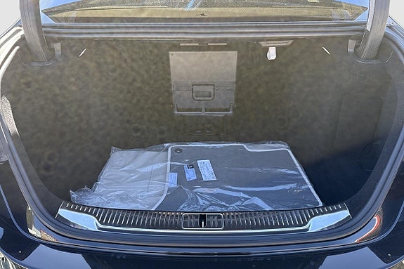 Mercedes-Benz S580 11 of 15