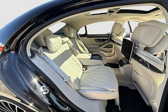 Mercedes-Benz S580 13 of 15