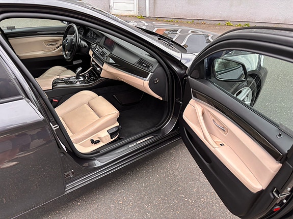 BMW 525d 4 of 5