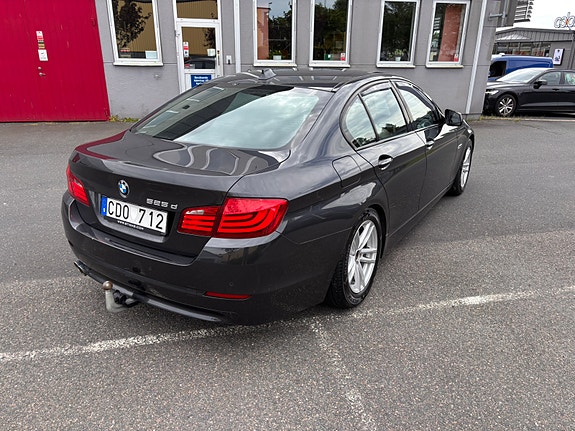 BMW 525d 2 of 5