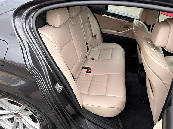 BMW 525d 3 of 5