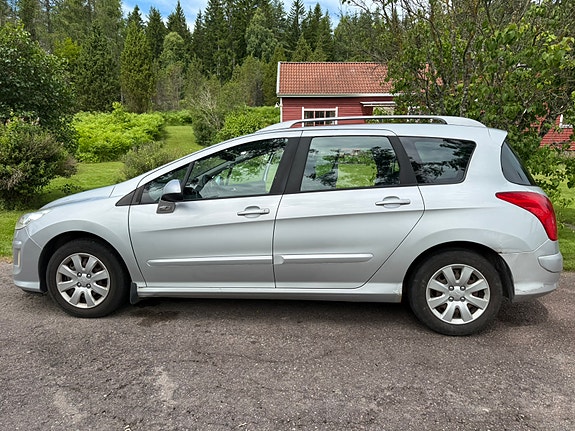 Peugeot 308 SW 3 of 5