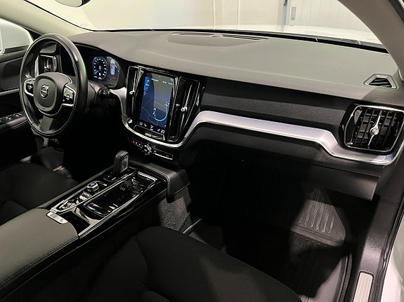 Volvo V60 14 of 28